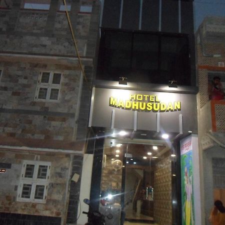 Hotel Madhusudan ทวารกา ภายนอก รูปภาพ