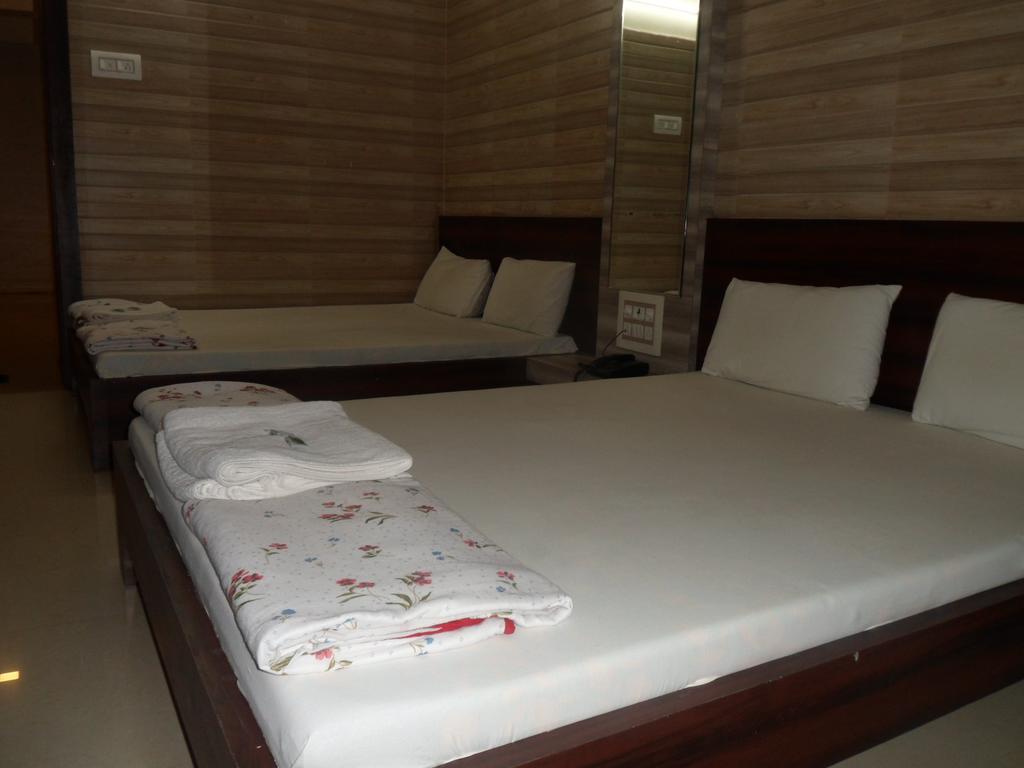 Hotel Madhusudan ทวารกา ภายนอก รูปภาพ