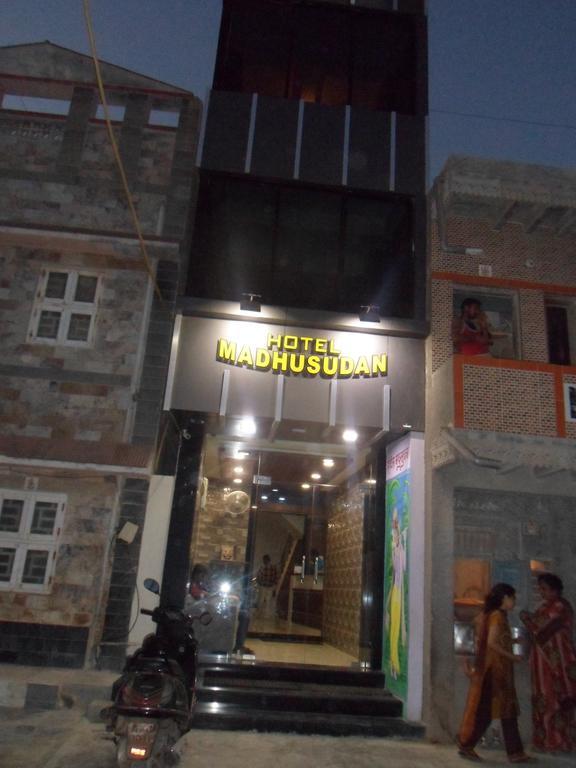 Hotel Madhusudan ทวารกา ภายนอก รูปภาพ